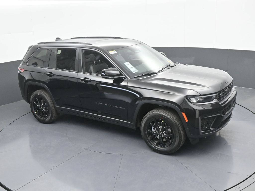 New 2026 Diamond Black Crystal Pearlcoat Jeep Laredo image 45