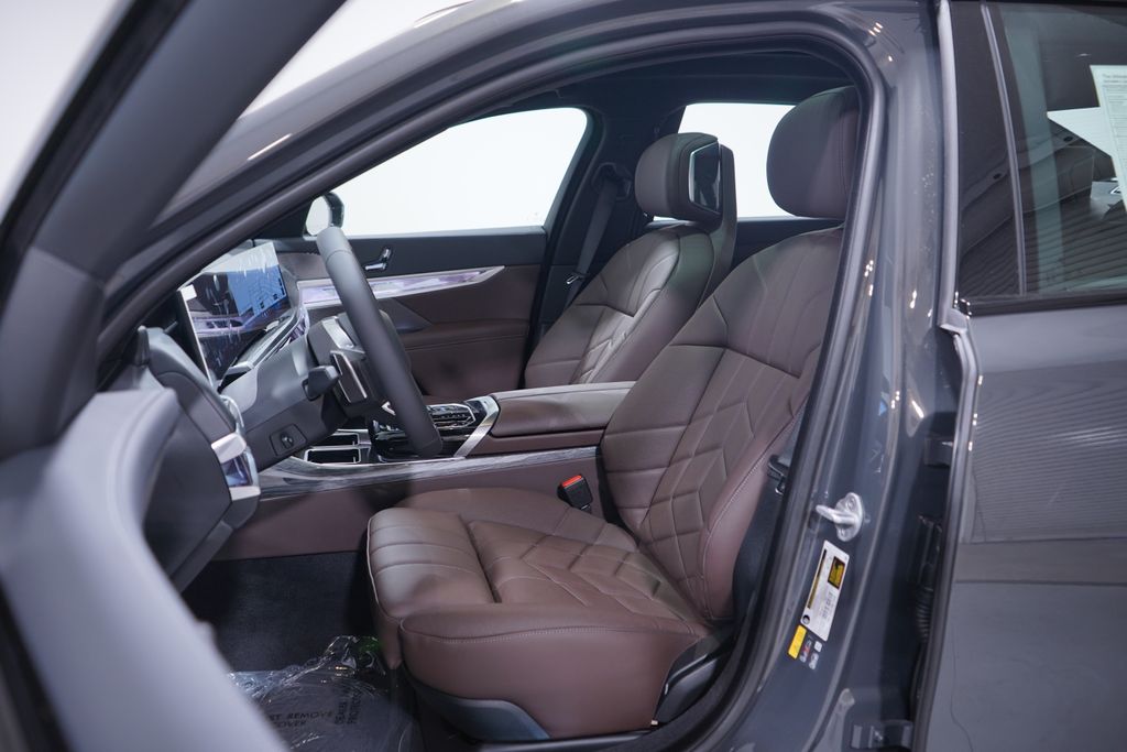 Thumbnail: 2026 BMW i7 - 7