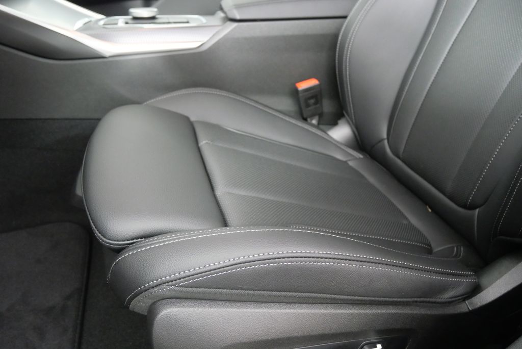2025 BMW 3 Series 330i xDrive 9