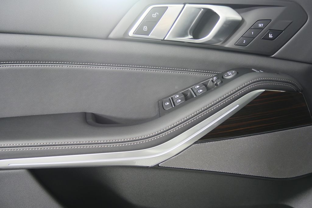Thumbnail: 2026 BMW X5 - 9