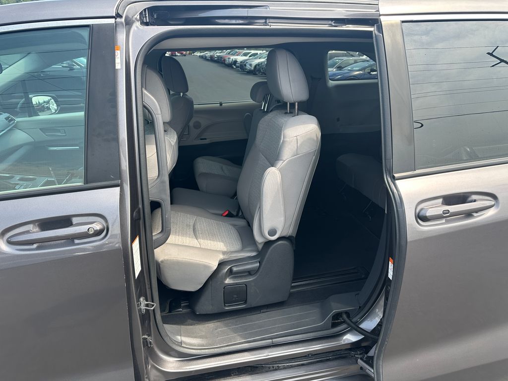 2024 Toyota Sienna LE