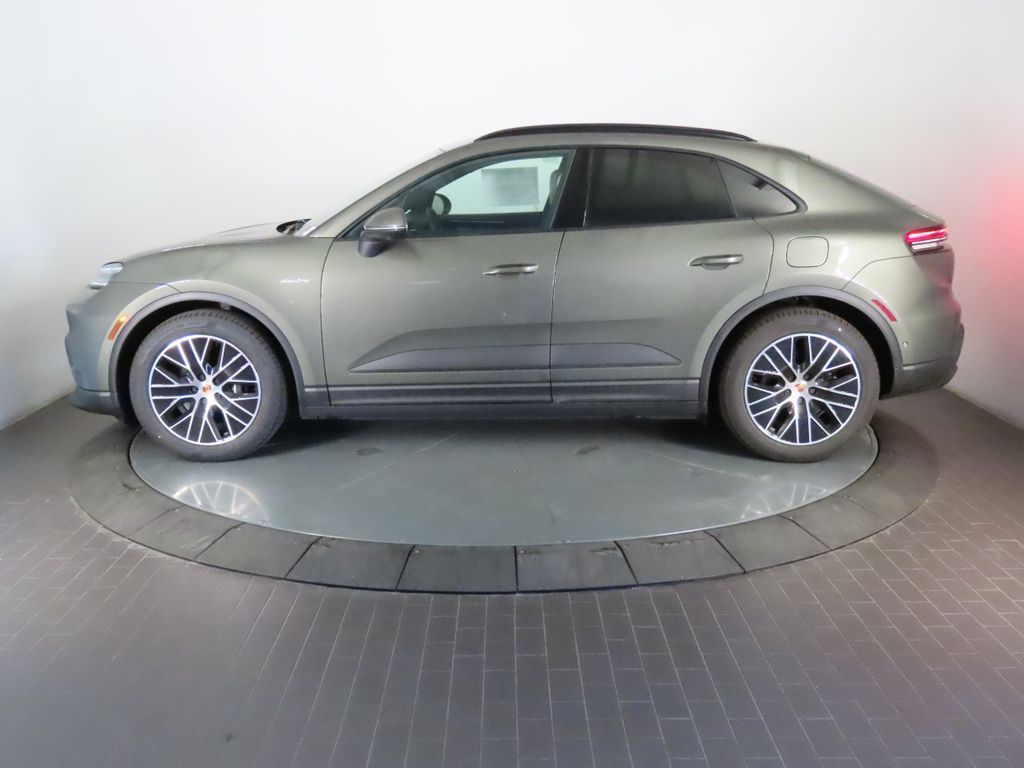 Thumbnail: 2026 Porsche Macan - 2