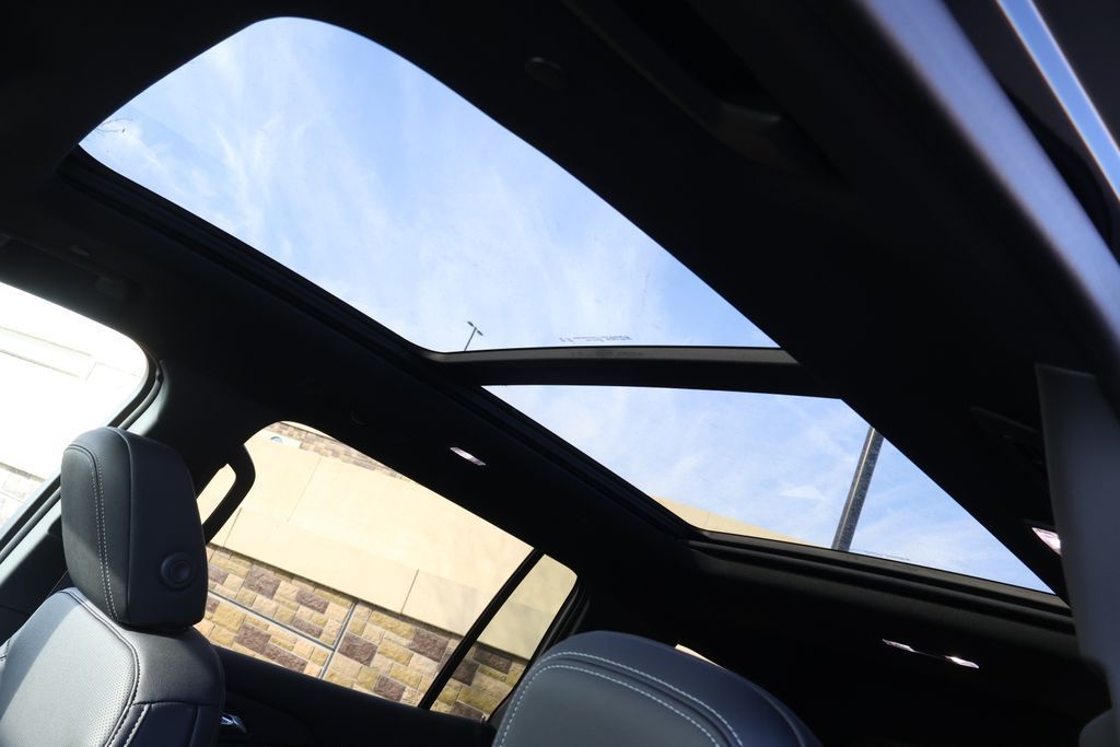 Thumbnail: 2026 Chevrolet Traverse - 16