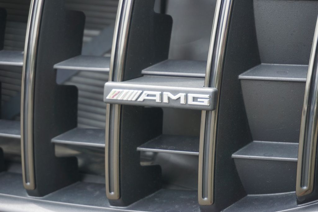 2025 Mercedes-Benz GLC 63 AMG 9