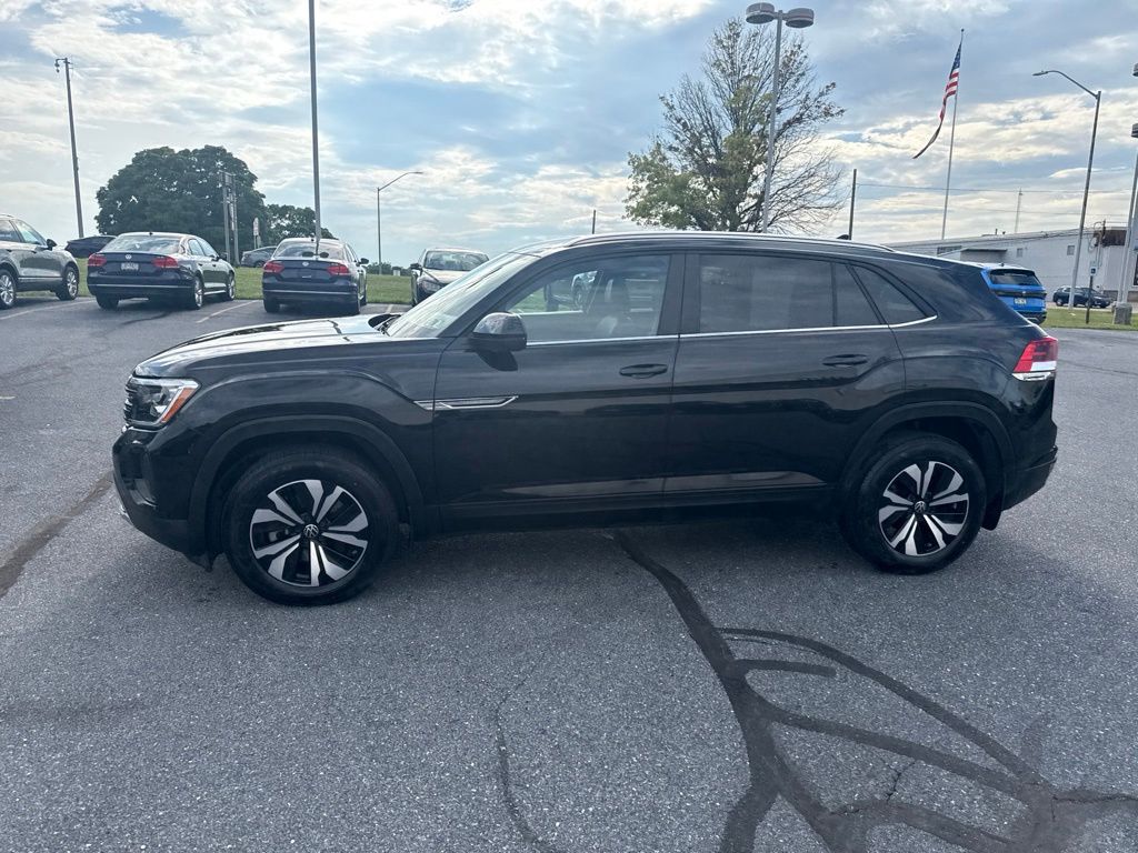 2024 Volkswagen Atlas Cross Sport 2.0T SE Black at Subaru and VW of Moon Township