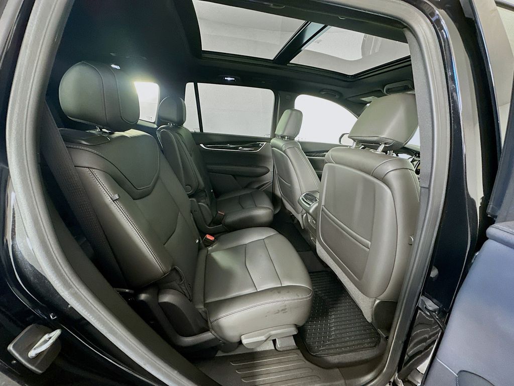 Thumbnail: 2022 Cadillac XT6 - 28