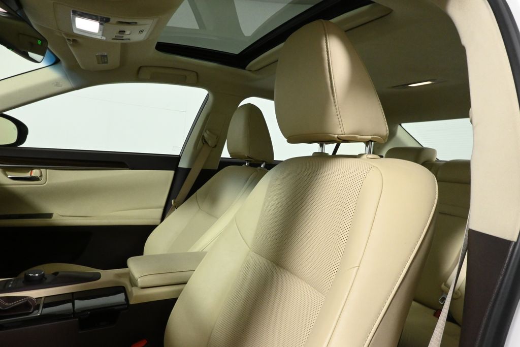 Thumbnail: 2018 Lexus ES - 16