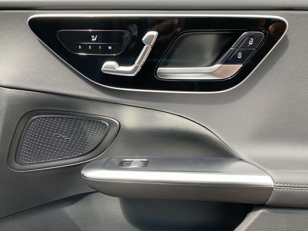 Thumbnail: 2024 Mercedes-Benz C-Class - 10