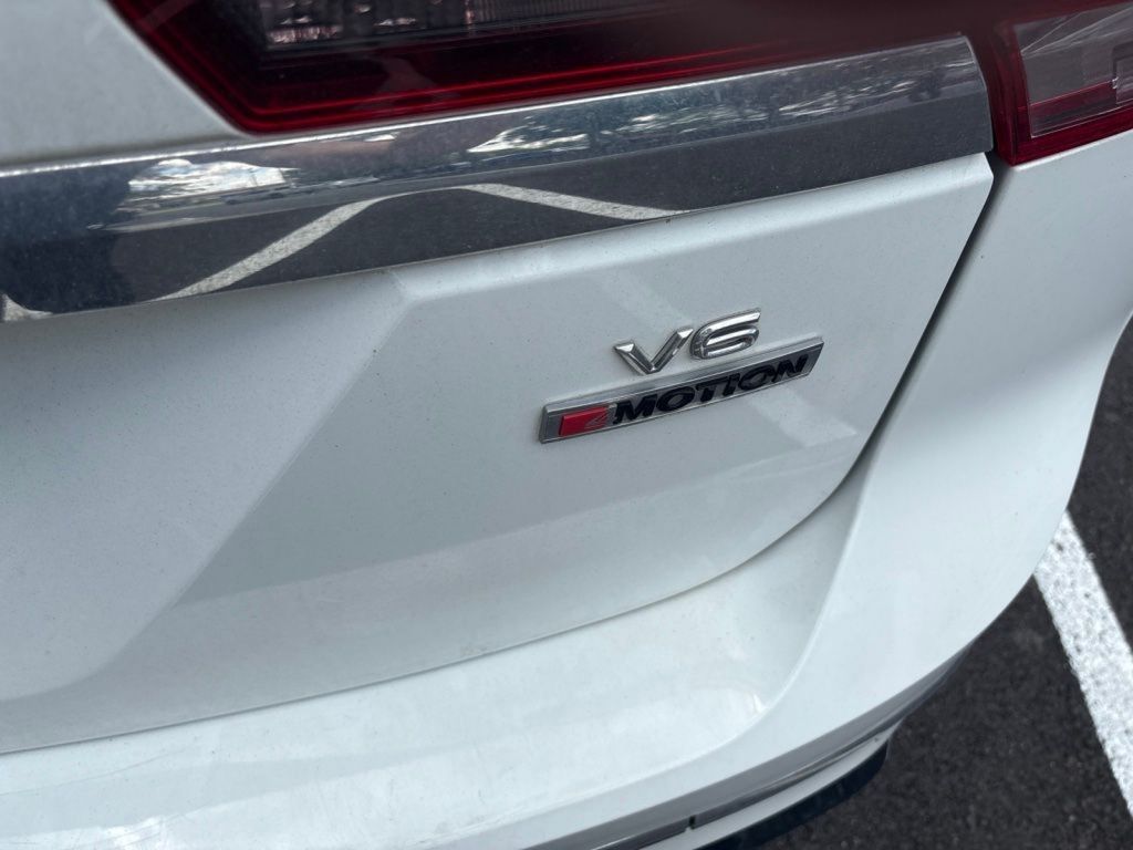 Used 2019 White Volkswagen 3.6L V6 SEL R-Line image 20