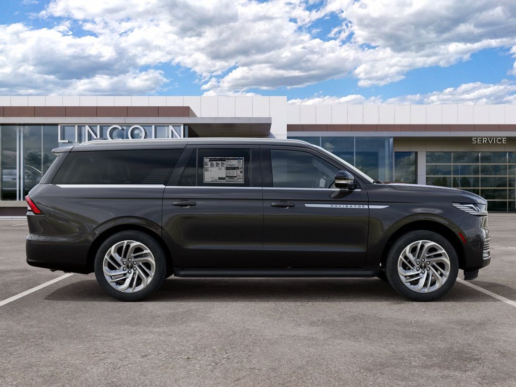Thumbnail: 2027 Lincoln Navigator L - 5