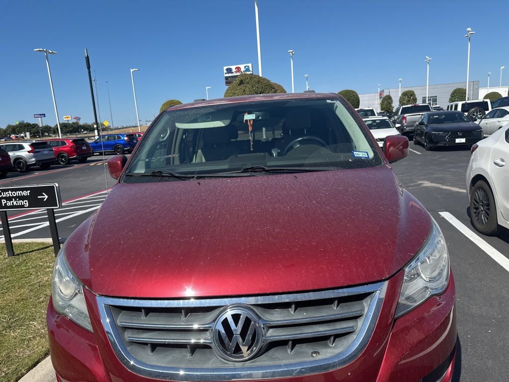 2012 Volkswagen Routan SE 2