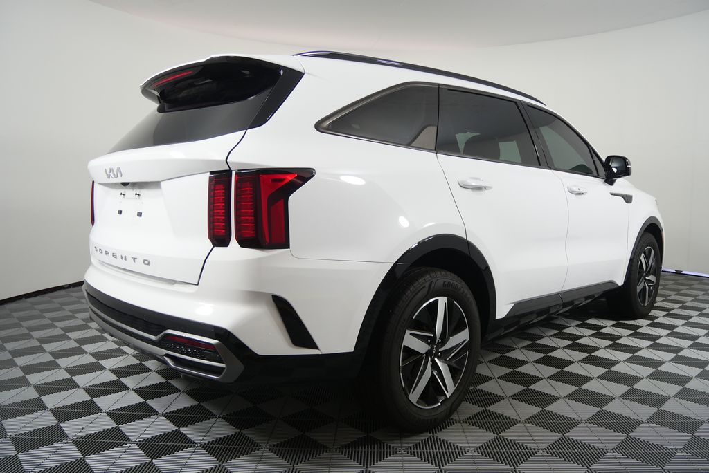 Thumbnail: 2022 Kia Sorento - 3