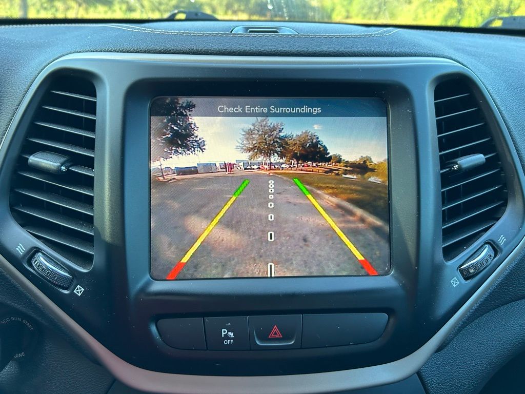 Thumbnail: 2018 Jeep Cherokee - 24