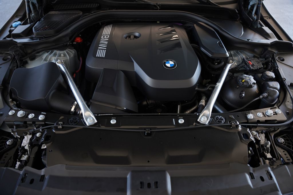 Thumbnail: 2027 BMW 5 Series - 20