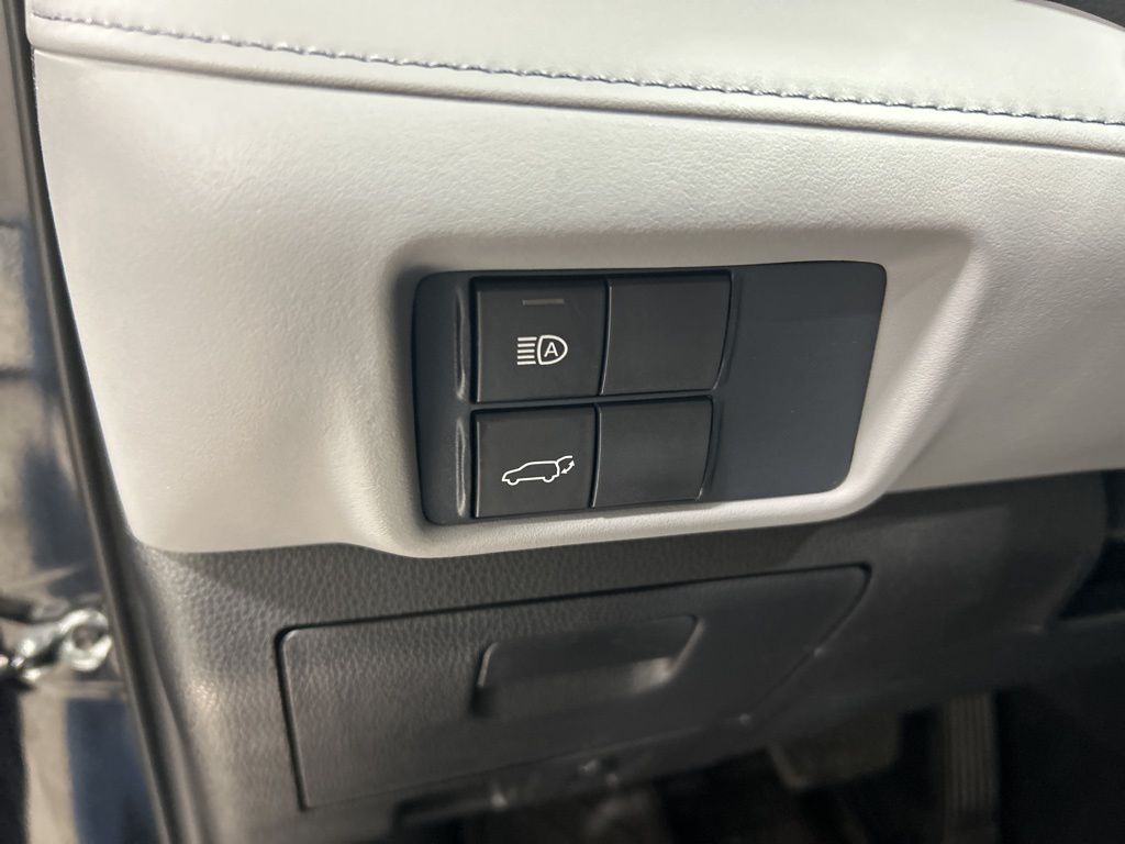 used 2021 Toyota Highlander car, priced at $34,908