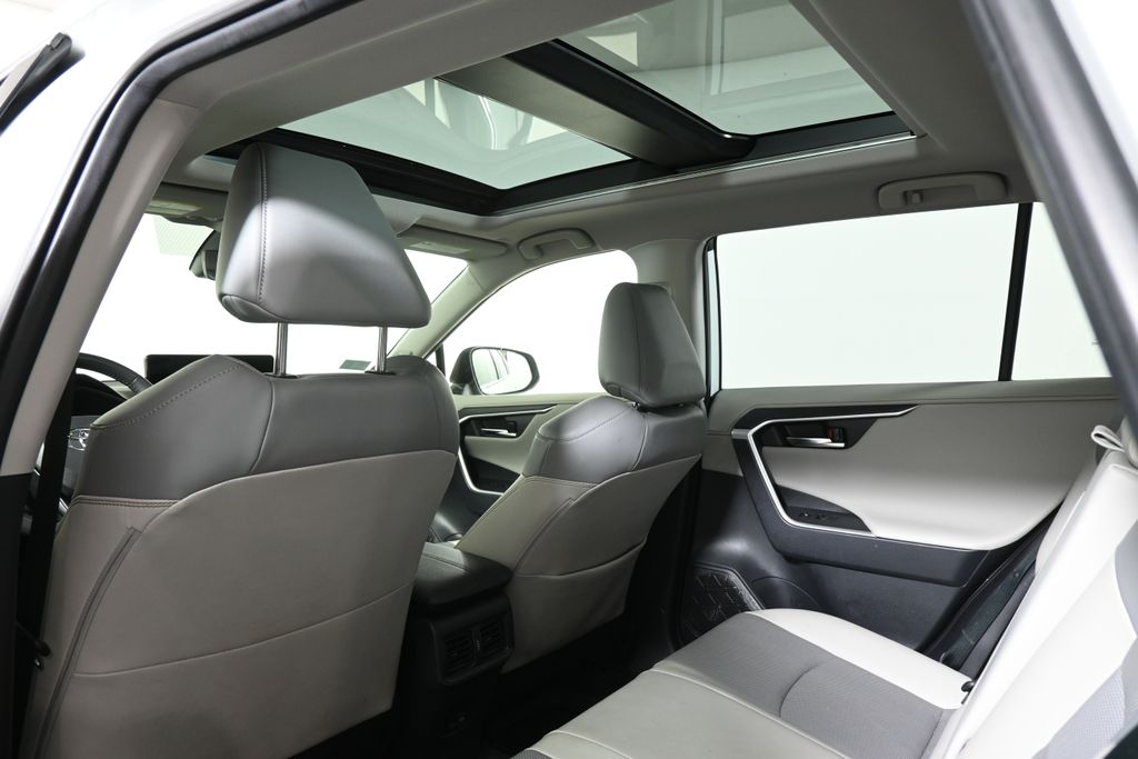 Thumbnail: 2023 Toyota RAV4 - 31