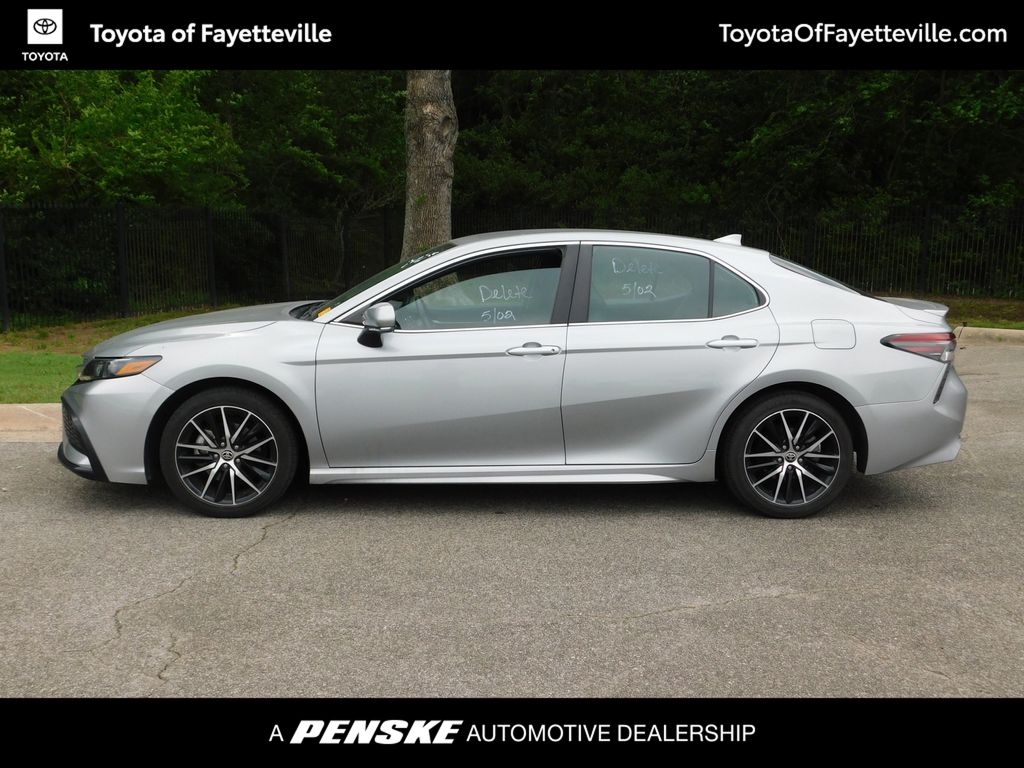 2023 Toyota Camry SE 2