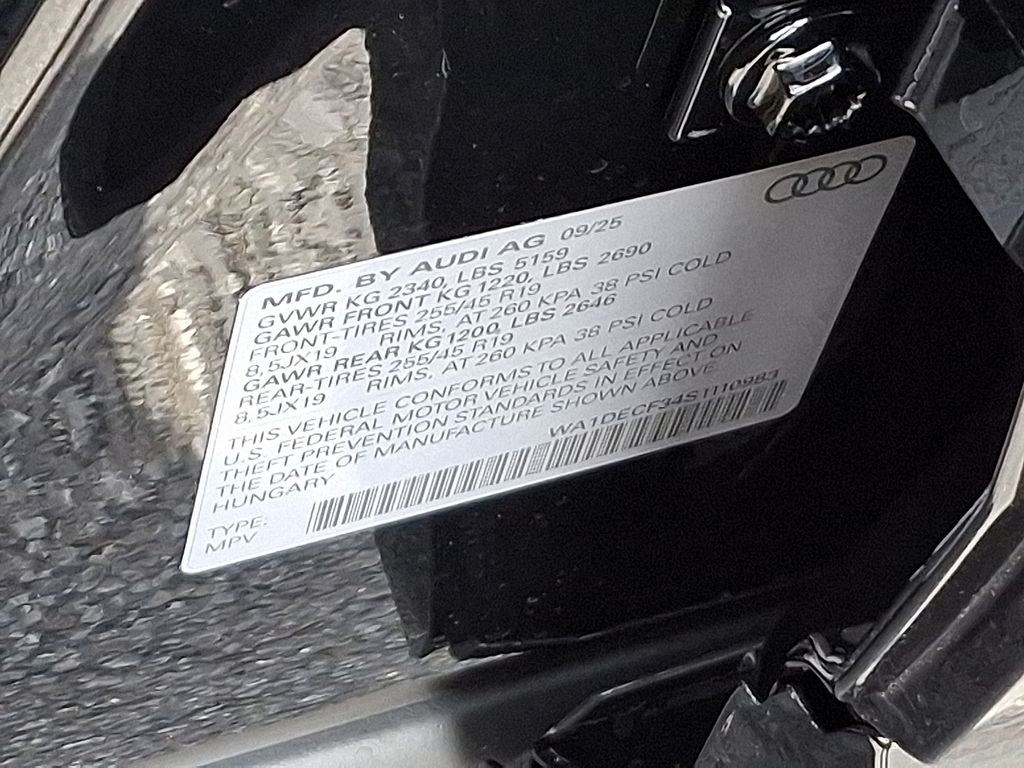 Thumbnail: 2025 Audi Q3 - 10