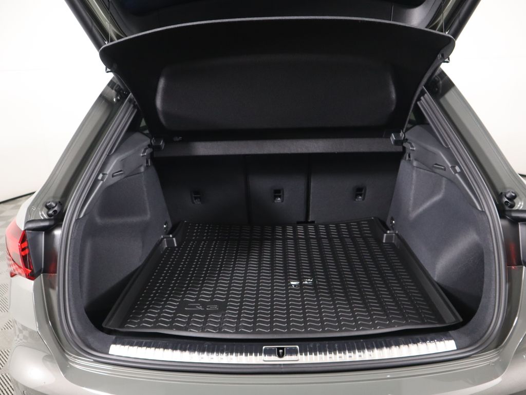 Thumbnail: 2025 Audi Q3 - 29