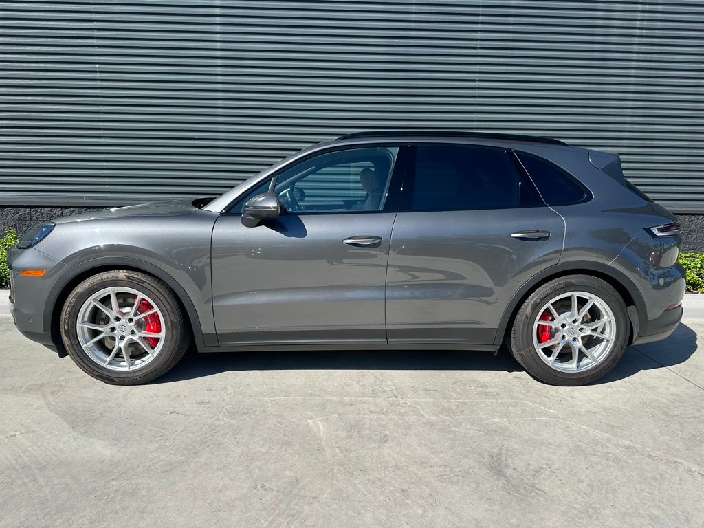 2024 Porsche Cayenne S 2