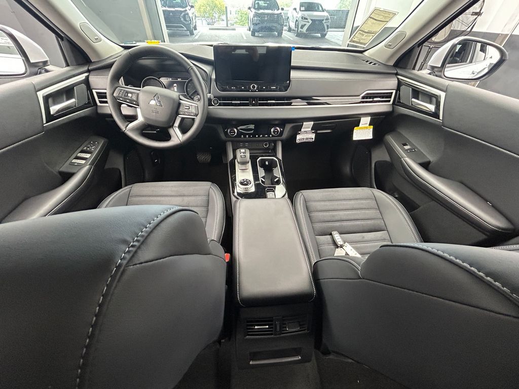 New 2026 Diamond White Mitsubishi SE image 41