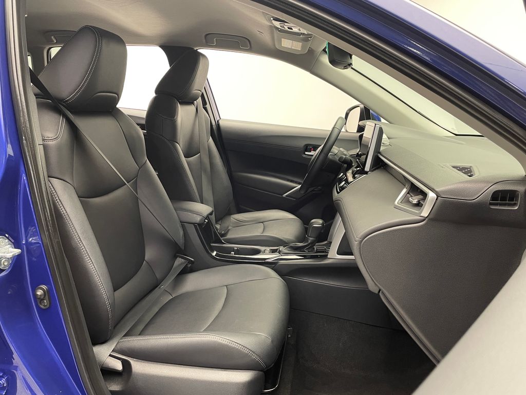 2024 Toyota Corolla Cross XLE 18