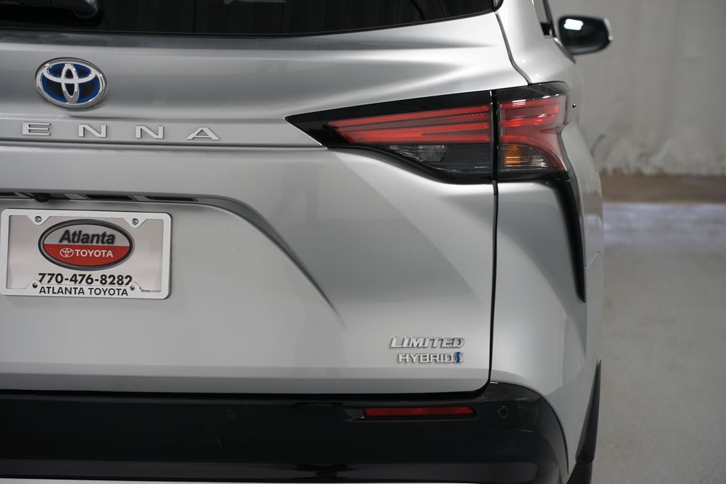 Thumbnail: 2023 Toyota Sienna - 10