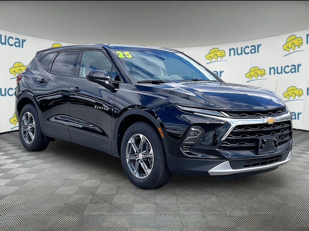 2025 Chevrolet Blazer — photo 1