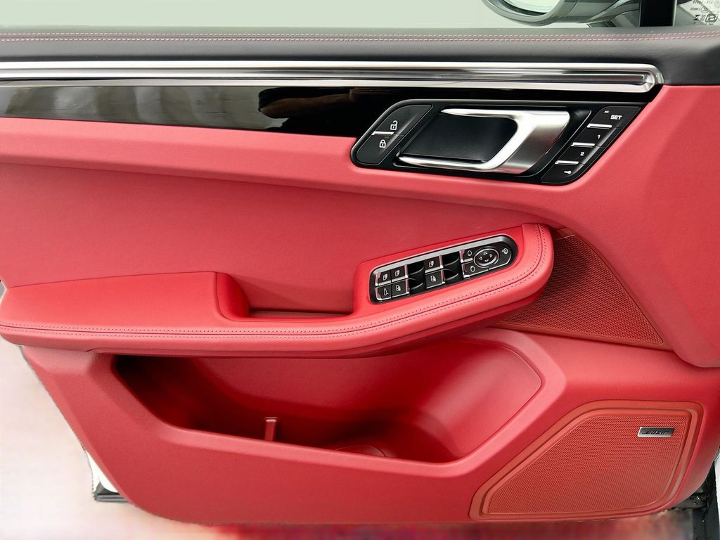 Thumbnail: 2026 Porsche Macan - 25