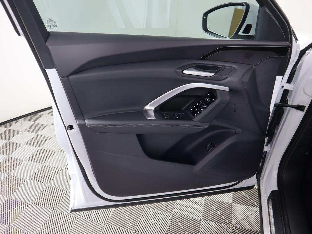 Thumbnail: 2025 Audi Q5 - 26