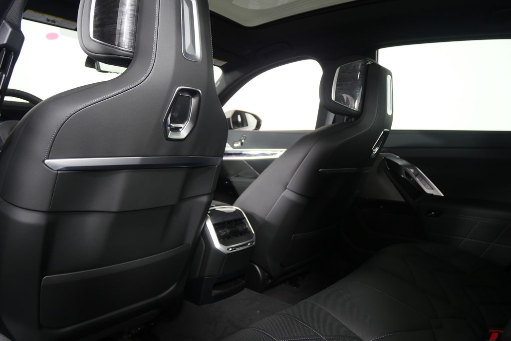 Thumbnail: 2025 BMW 7 Series - 17