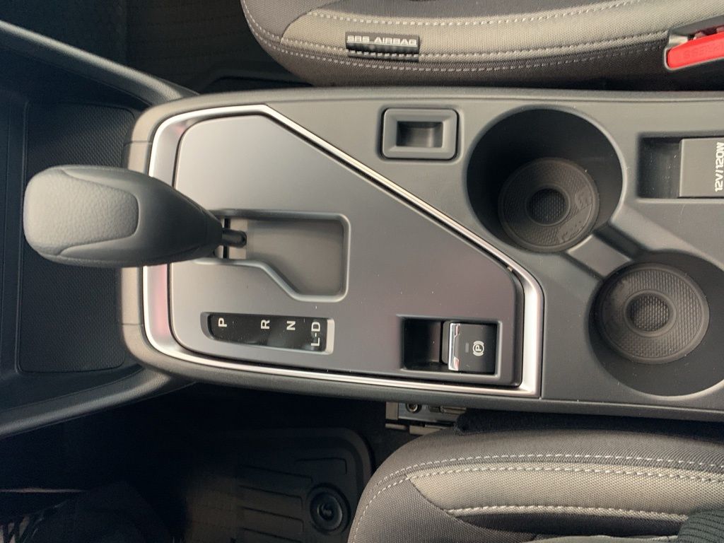 New 2025 White Subaru Base image 8