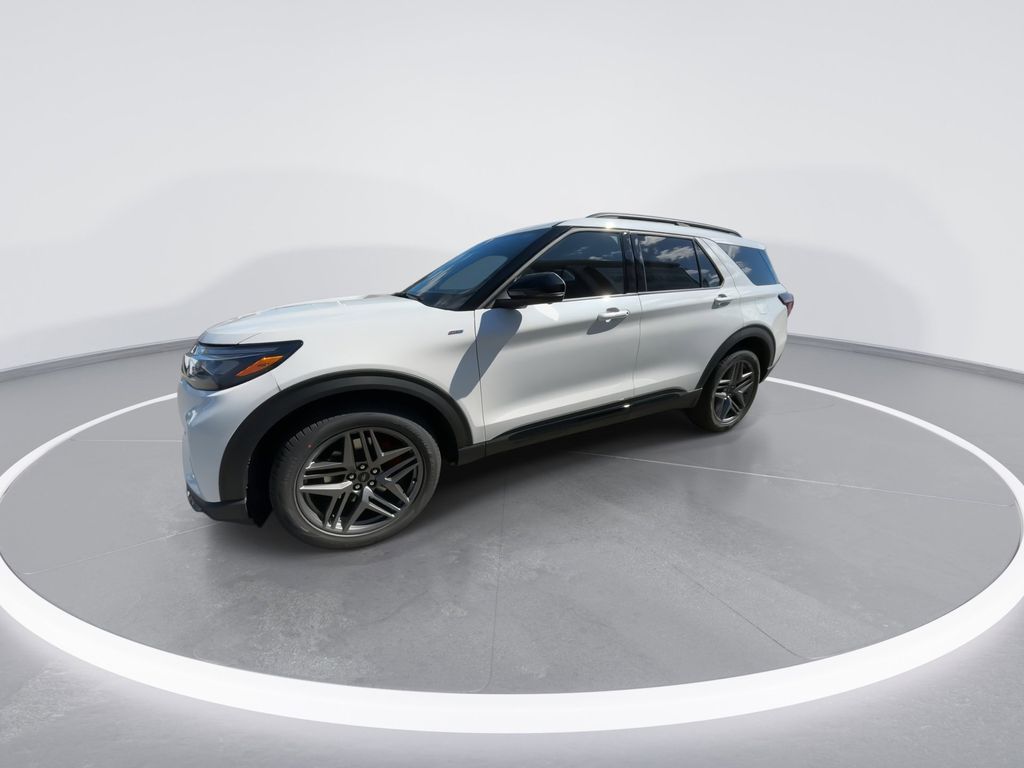 New 2026 Star White Metallic Tri-Coat Ford ST-Line image 4