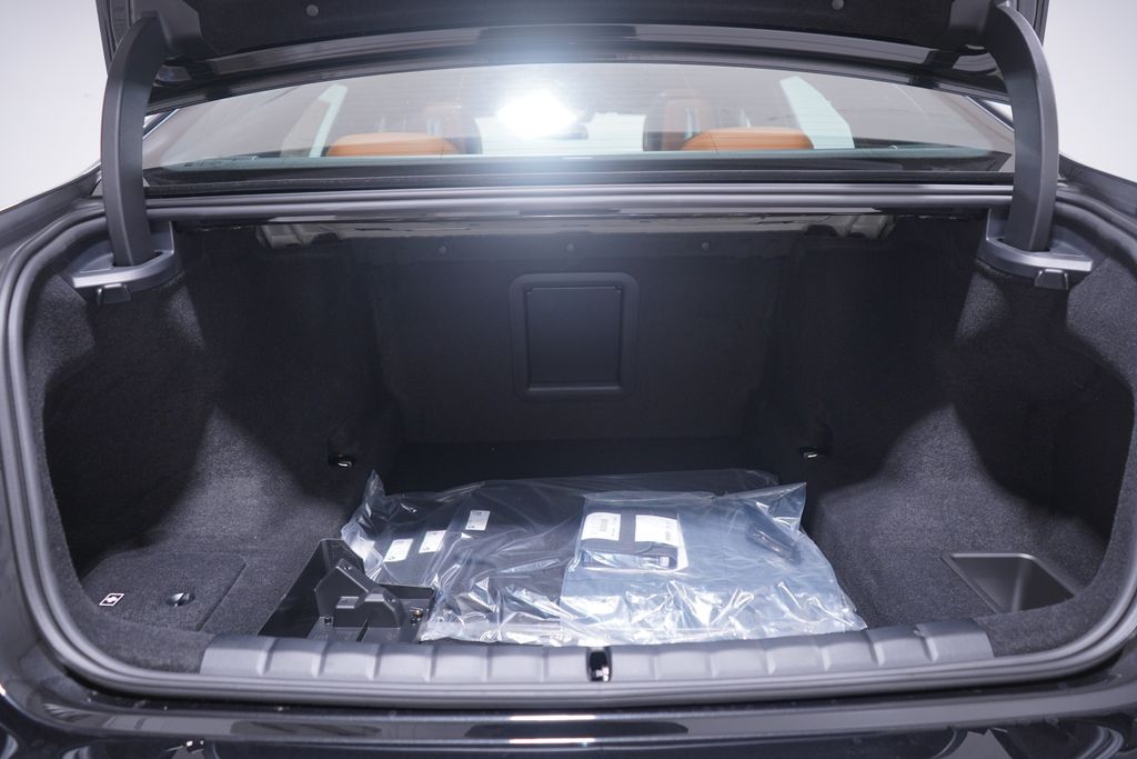 2025 BMW 7 Series 740i 13