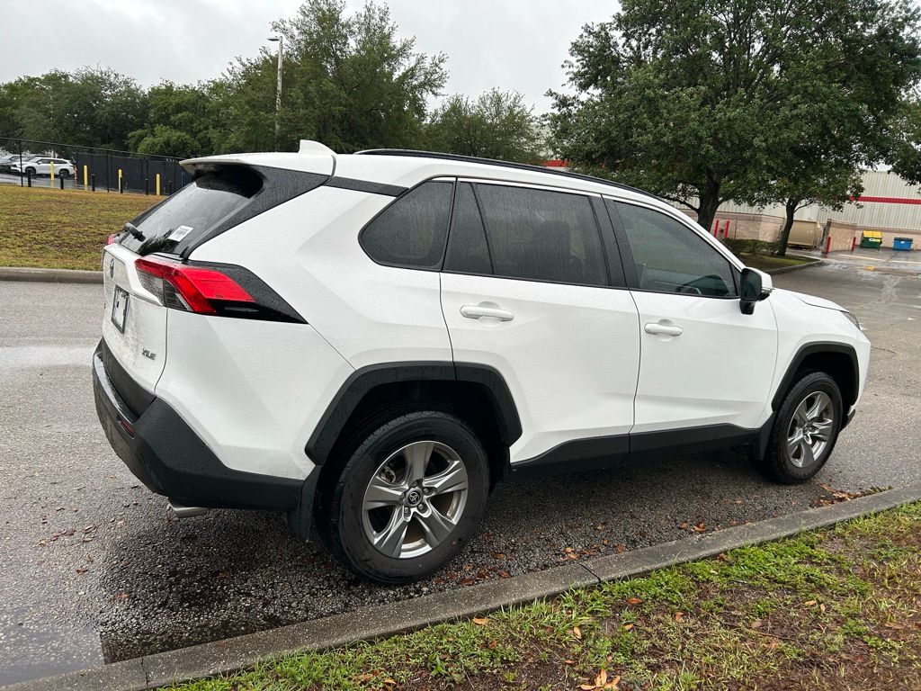 2024 Toyota RAV4 XLE 5