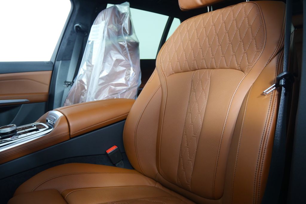 Thumbnail: 2026 BMW X7 - 11