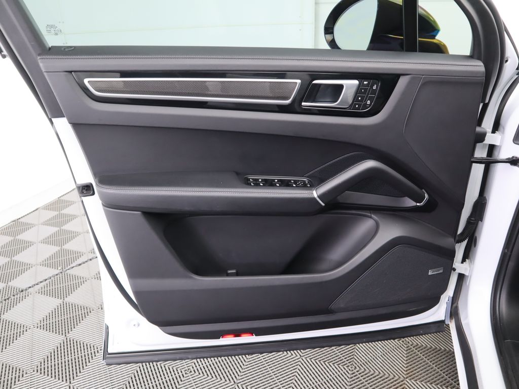 Thumbnail: 2023 Porsche Cayenne - 25