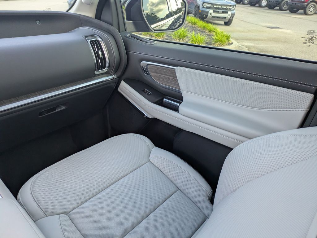 2025 Ford Expedition Platinum MAX