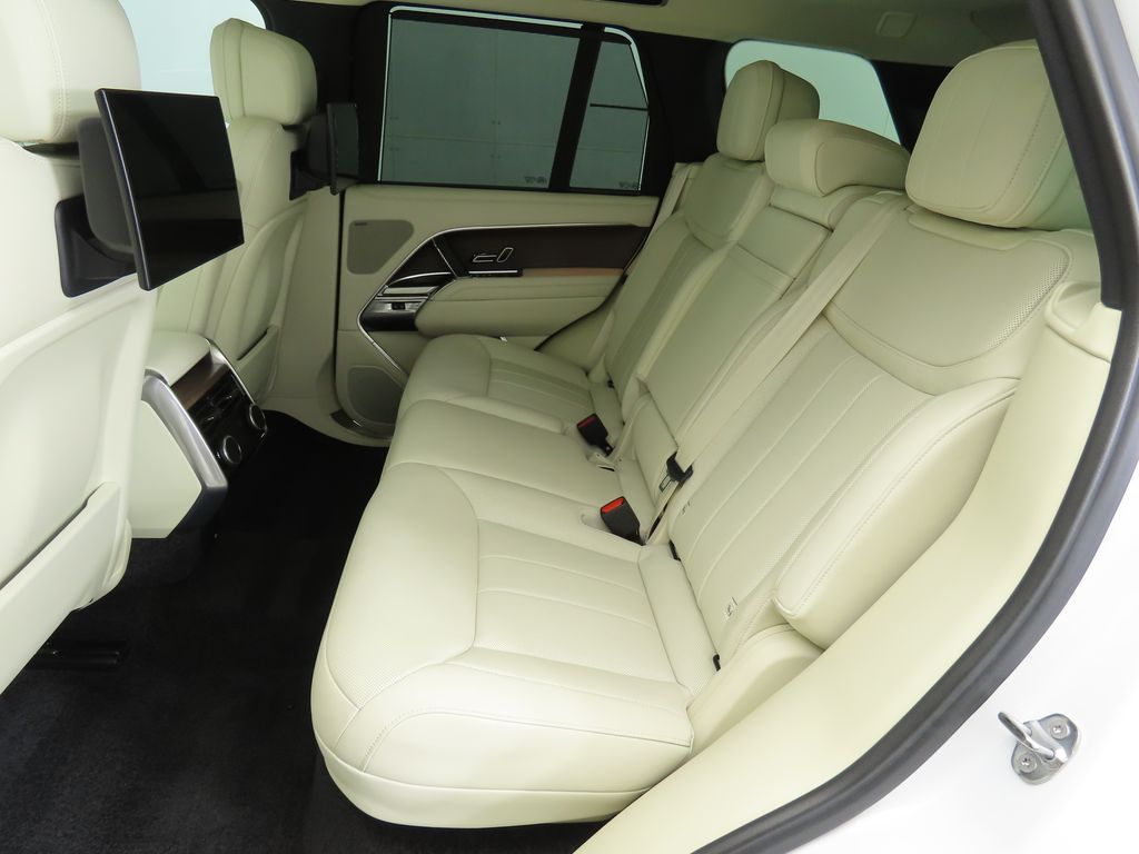 2024 Land Rover Range Rover SE 21