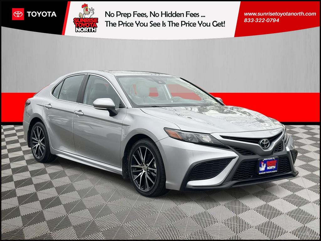 2024 Toyota Camry SE's photo