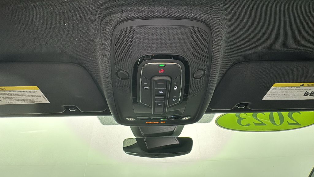 Thumbnail: 2023 Audi Q8 - 25