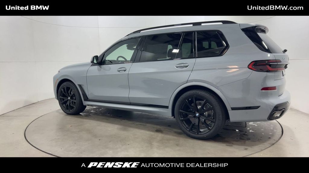 Thumbnail: 2026 BMW X7 - 6