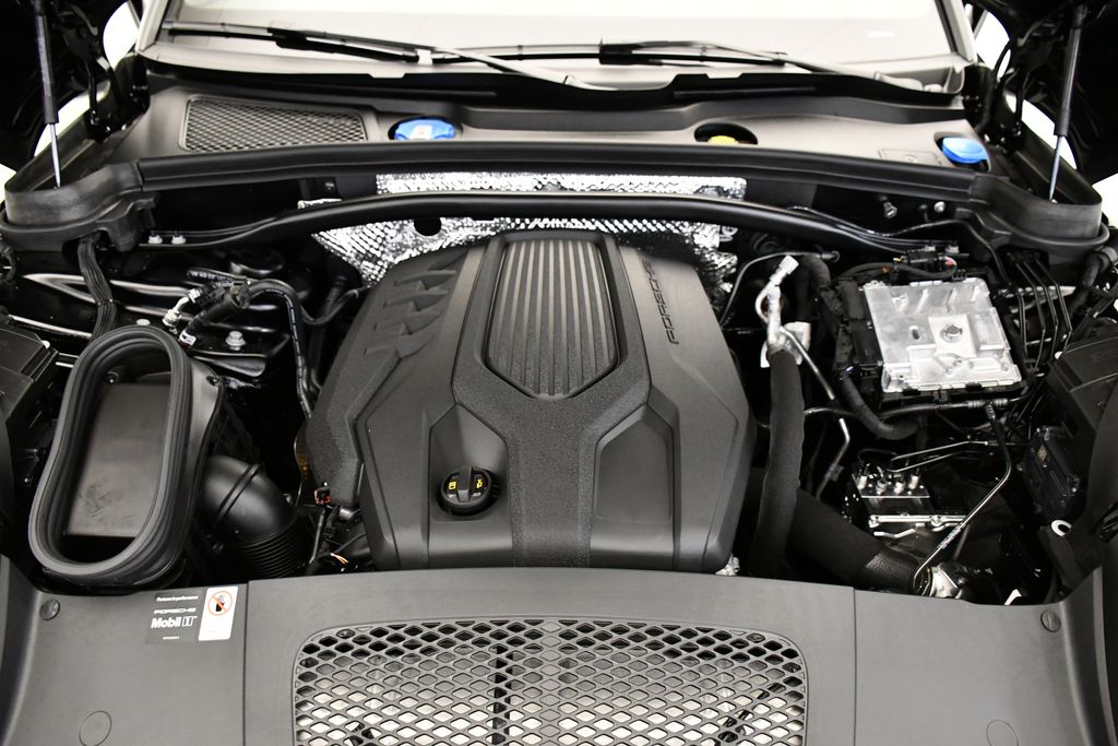 Thumbnail: 2025 Porsche Macan - 12