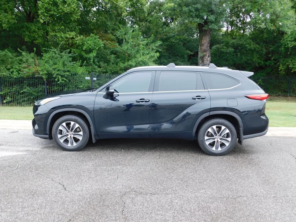 Thumbnail: 2020 Toyota Highlander - 2