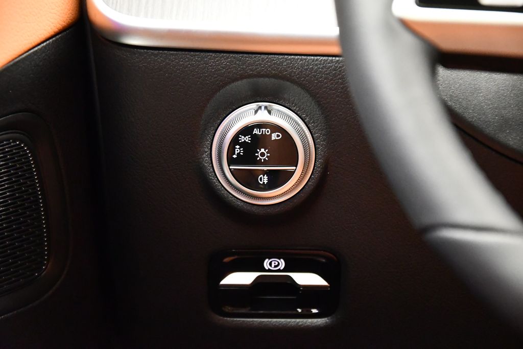 Thumbnail: 2025 Mercedes-Benz C-Class - 21