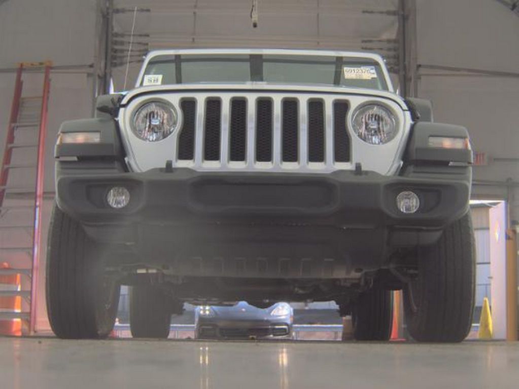 Used 2022 Silver Jeep Unlimited Sport S image 4