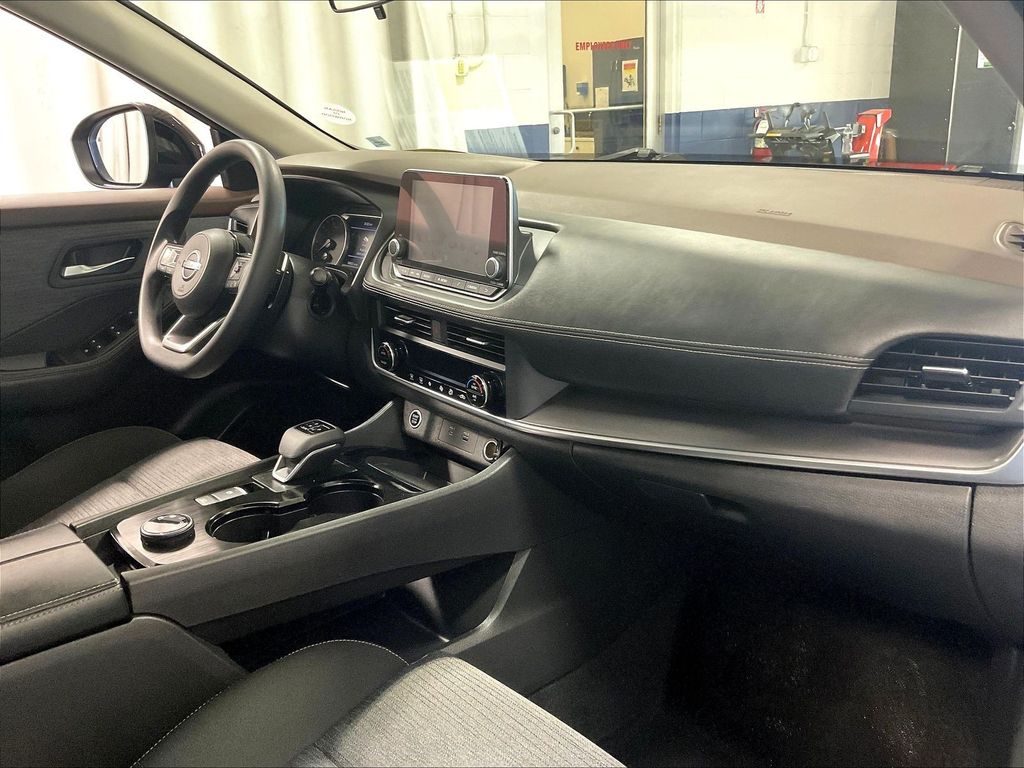 2023 Nissan Rogue — photo 14