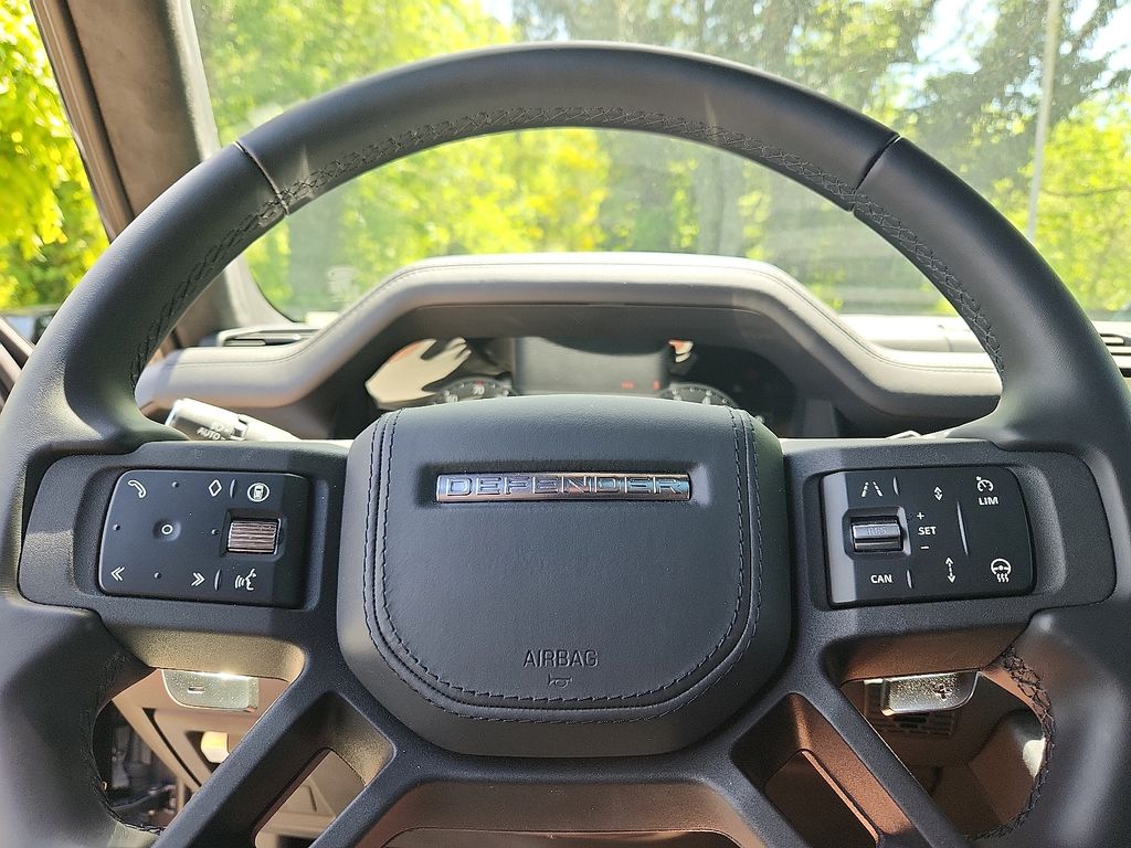 2025 Land Rover Defender 110 21
