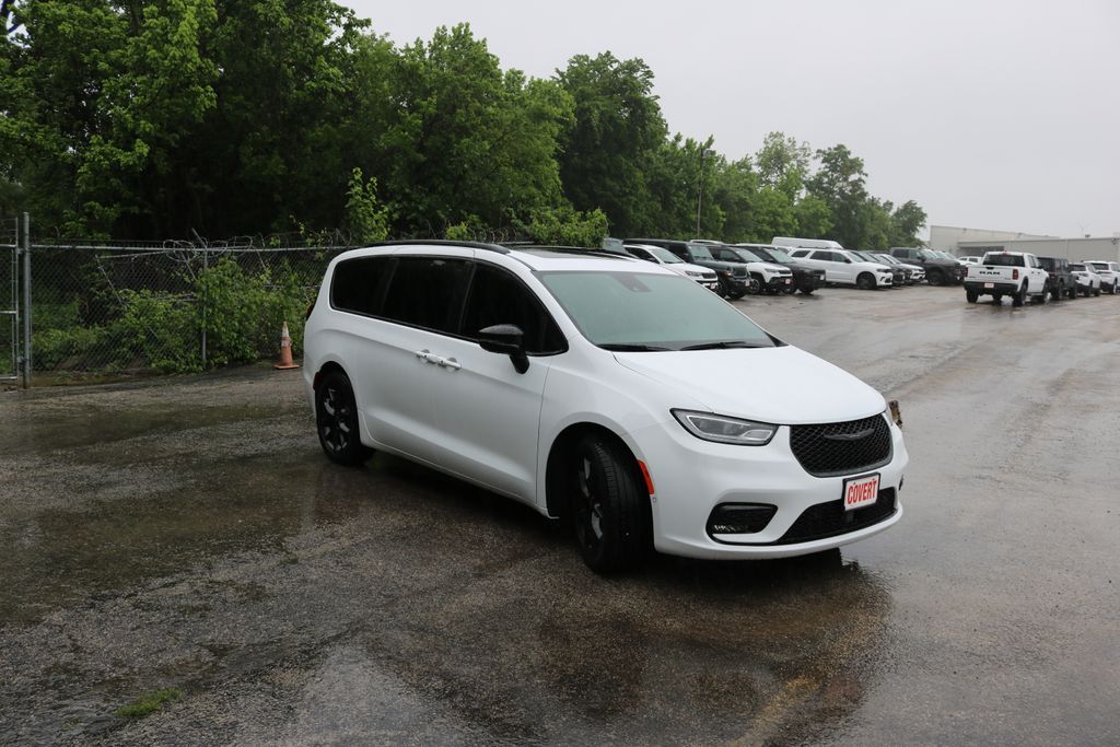 Used Car 2025 Chrysler Pacifica  Limited For Sale Under $50,000 In Austin, Texas