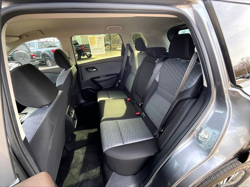 2023 Nissan Rogue — photo 15